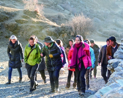 汪玉琼深入甲英乡波戈溪村调研扶贫工作.
