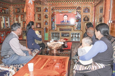 甘孜州各族干部群众热切关注四川省第十一次党